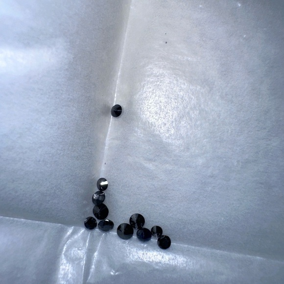 Irradiated black diamonds .50ctw - Picture 3 of 6